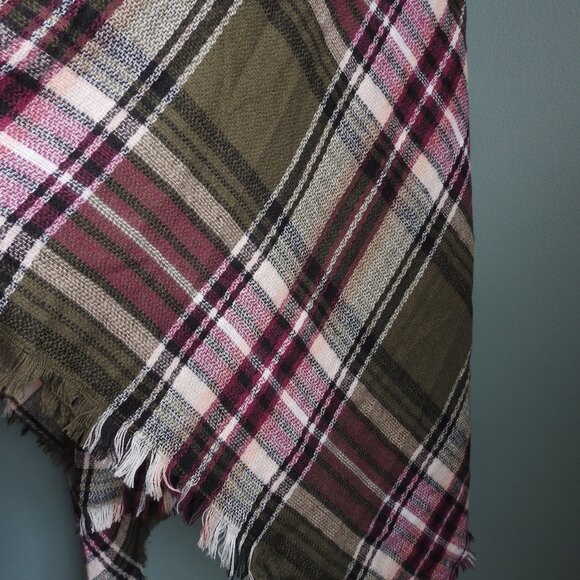 Large 100% Acrylic Plaid Pink & Green Scarf - Picture 5 of 12